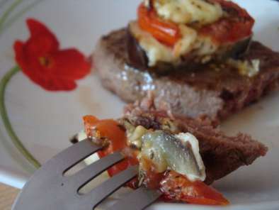 Steak haché à la tomate mozzarella et aubergine