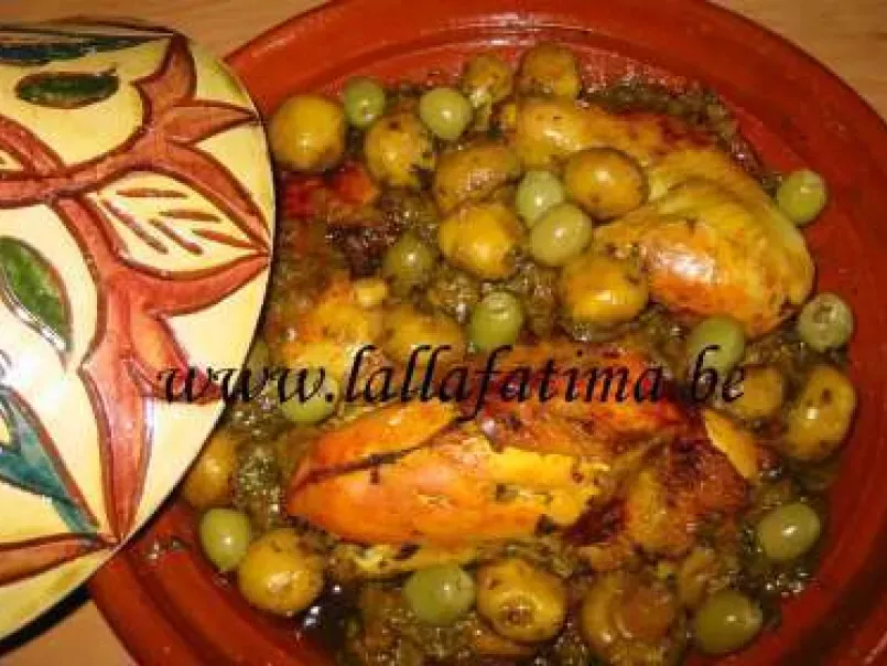 Tajine de poulet aux champignons entiers et olives