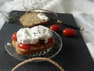 Tartine tomates-chèvre-romarin et oeuf poché - photo 3