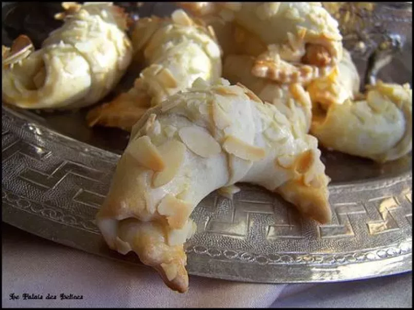Tcharek el aryane, petits croissants aux amandes ( pâtisserie algérienne ) - photo 2