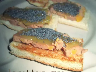 Toast foie gras, miel & graines de pavots