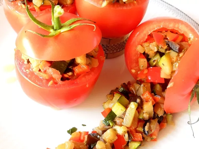 Tomate farcie aux petits légumes.