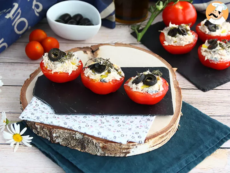 Tomates farcies au thon, fromage frais et aux olives