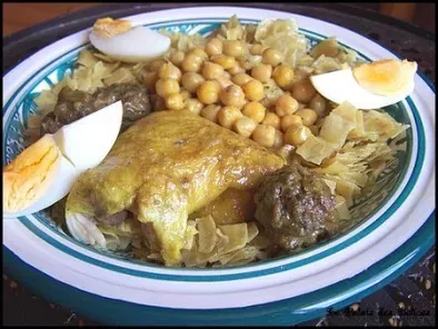 Trida ou Mkarfta, pâtes algériennes à la viande et pois chiches - photo 2