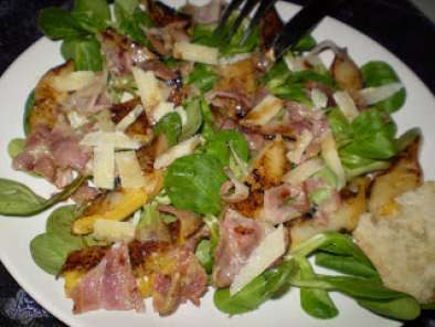 Une salade pas comme les autres: bacon, poires et parmesan!
