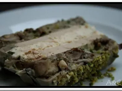 ** Une terrine aux saveurs des sous bois ( champignons ) truffée au foie gras** - photo 2