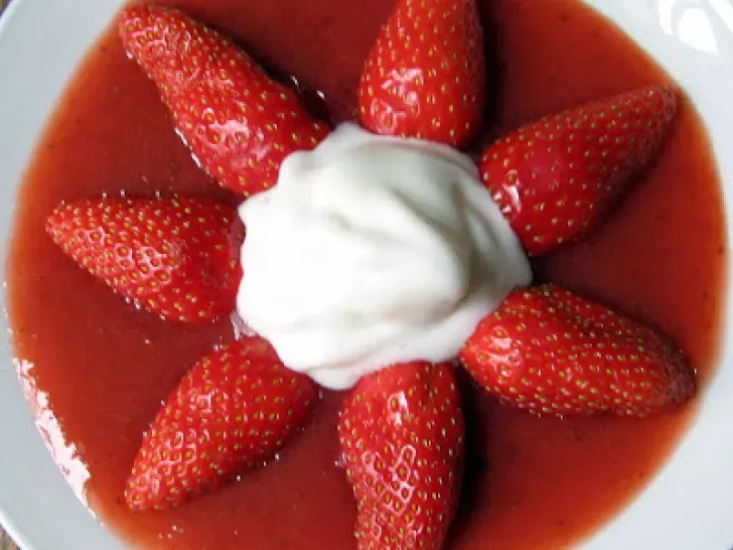 Variations des fraises avec l'espuma de yaourt - Erdbeervariationen mit Joghurt-Espuma - photo 2