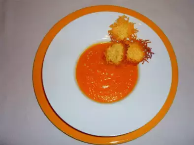 Velouté épicé de potimarron et carottes à l'orange et ses tuiles croustillantes