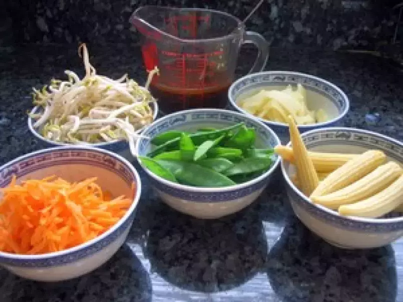 Vermicelles de soja et légumes au wok, ils y sont les 5 par repas! - photo 2