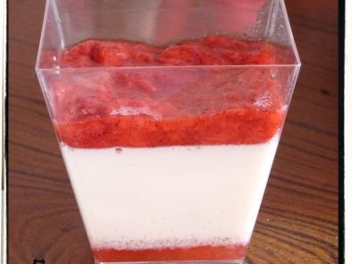 Verrine soja avec coulis de fraise