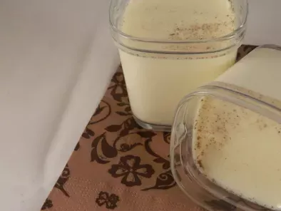 Yaourt au lait concentré sucré et à la vanille.