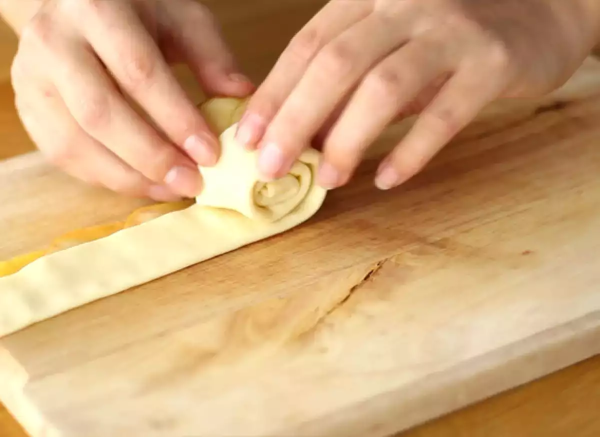 Étape 4: plier et rouler pour former la fleur