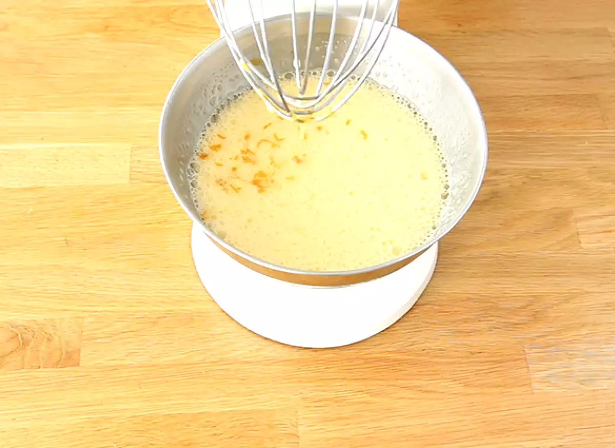 Étape 2: incorporer le beurre et les poudres