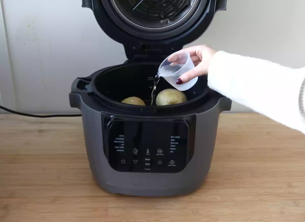 Vapeur avec la pomme de terre