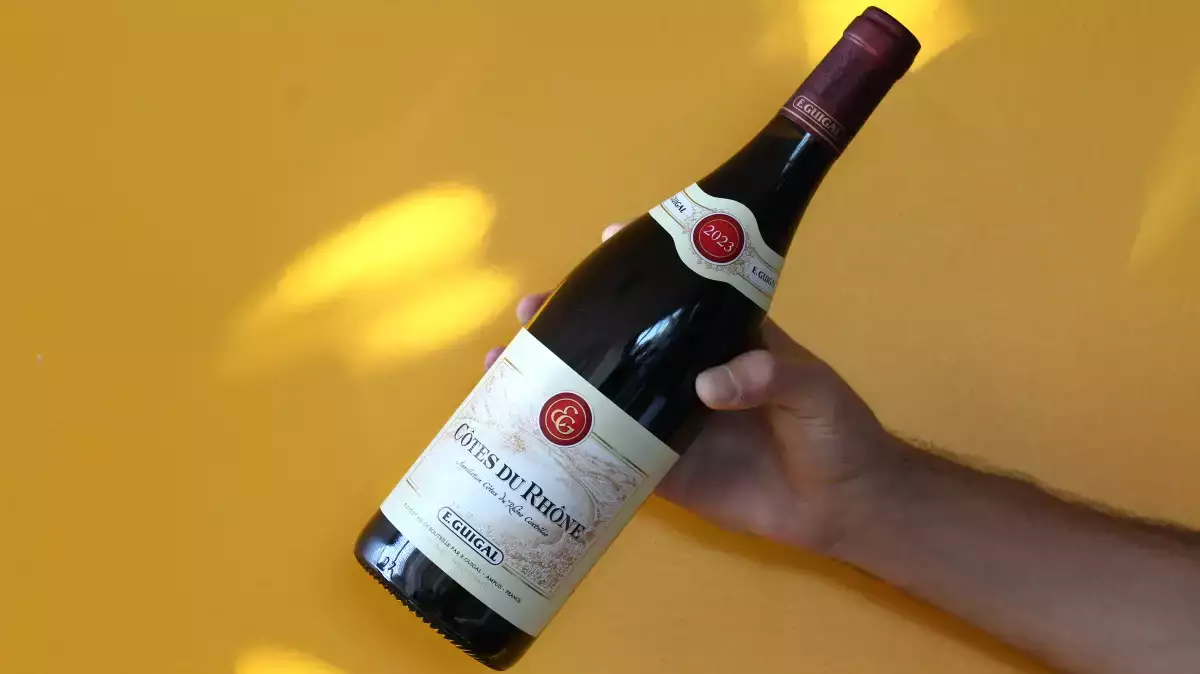 E. Guigal – Côtes-du-Rhône rouge 2023: fruits noirs, épices et belle ampleur