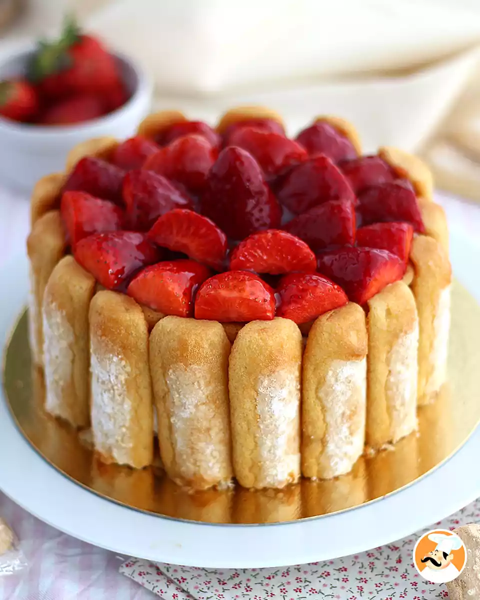 Charlotte aux fraises: douceur et fraîcheur sans cuisson