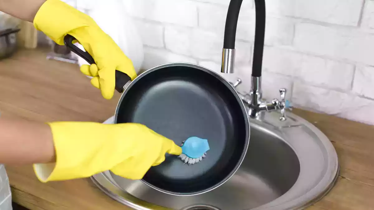 Ce geste quotidien pourrait endommager vos casseroles