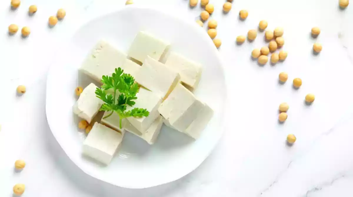 Tofu ferme ou tofu soyeux : lequel choisir selon vos recettes ?