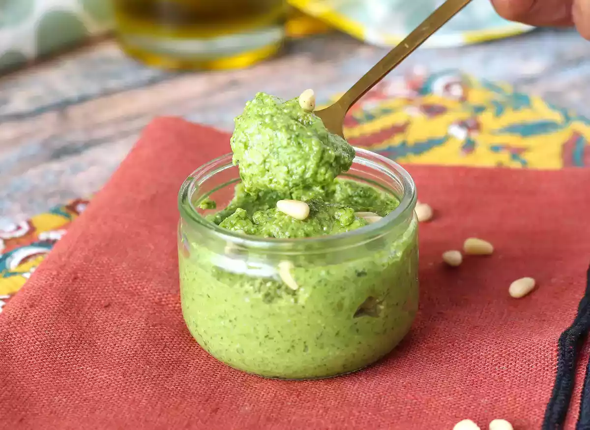 Pourquoi la roquette peut détrôner le basilic dans ce pesto (et sauver ton budget !)