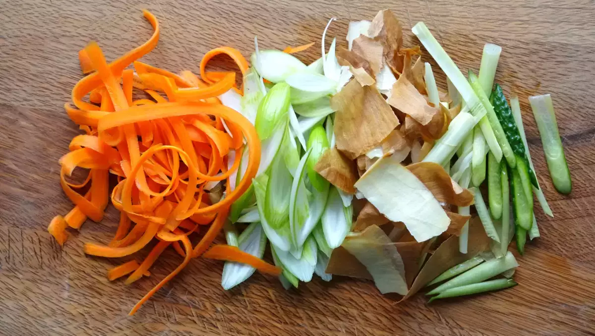 Comment réutiliser ses épluchures de légumes : zéro déchet et maxi saveurs !