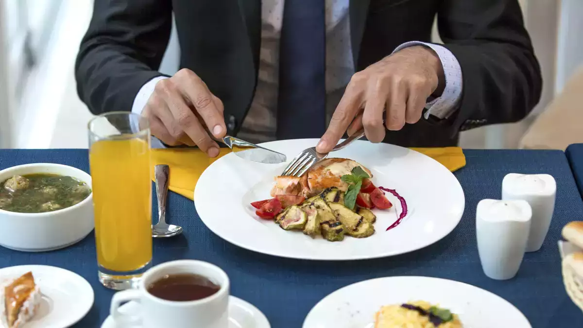 Manger (malin) au buffet : comment maximiser chaque bouchée