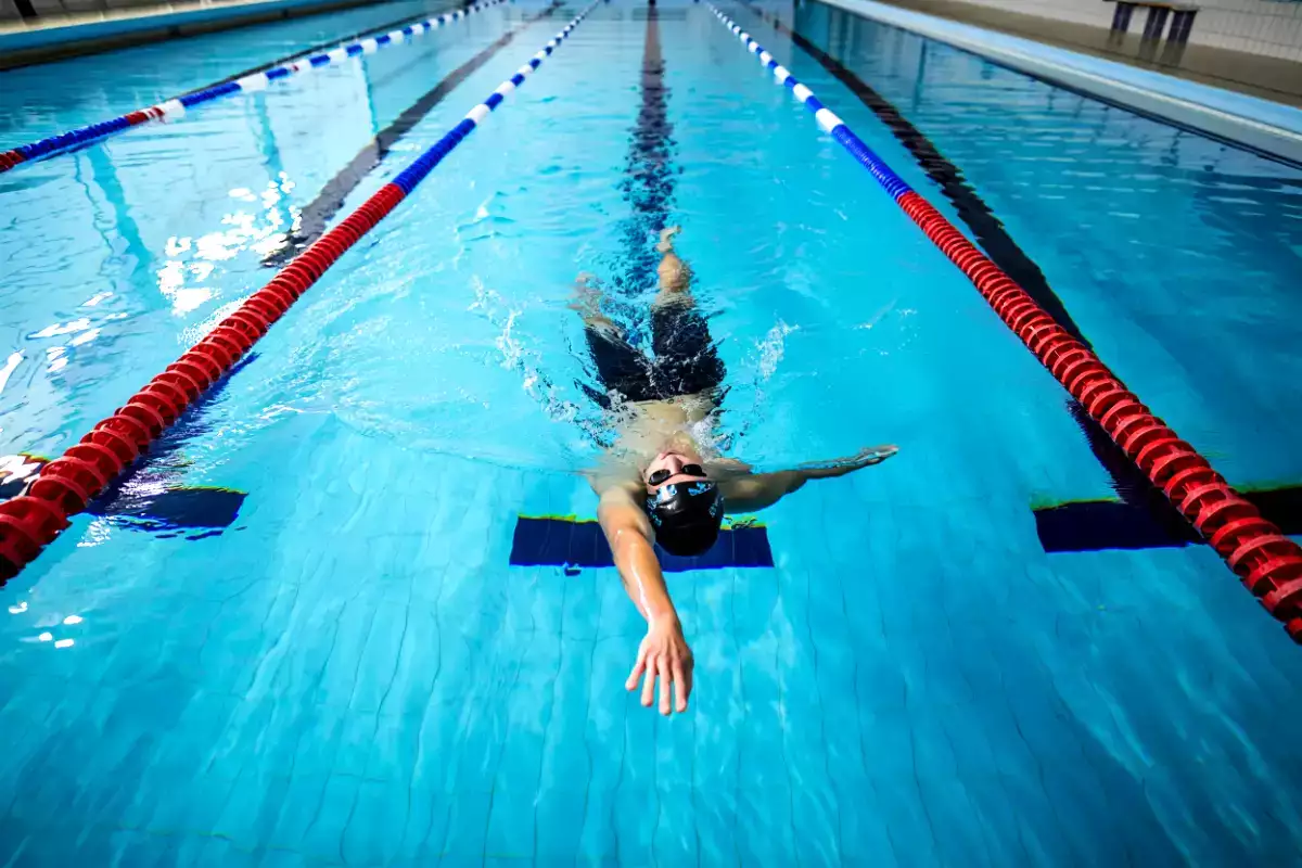 Il se lève à 5 h du matin pour avaler 10 000 calories par jour : plongez dans le régime hors norme de Léon Marchand avant l’or