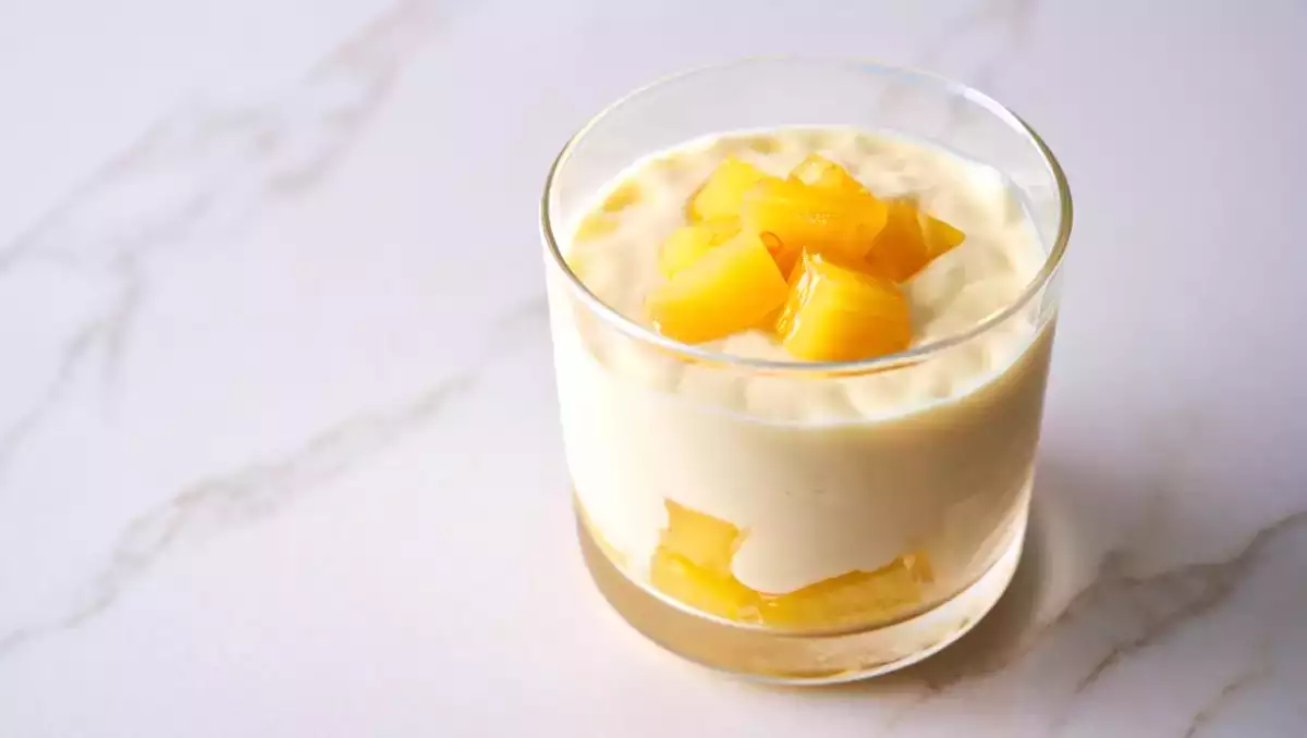 Mélangez cela avec de l'ananas et vous obtiendrez le dessert glacé le plus facile (et le plus addictif) du monde.