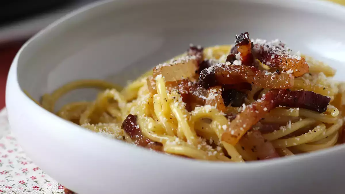 La vraie carbonara ne supporte qu’un seul ingrédient… et ce n’est pas la pancetta
