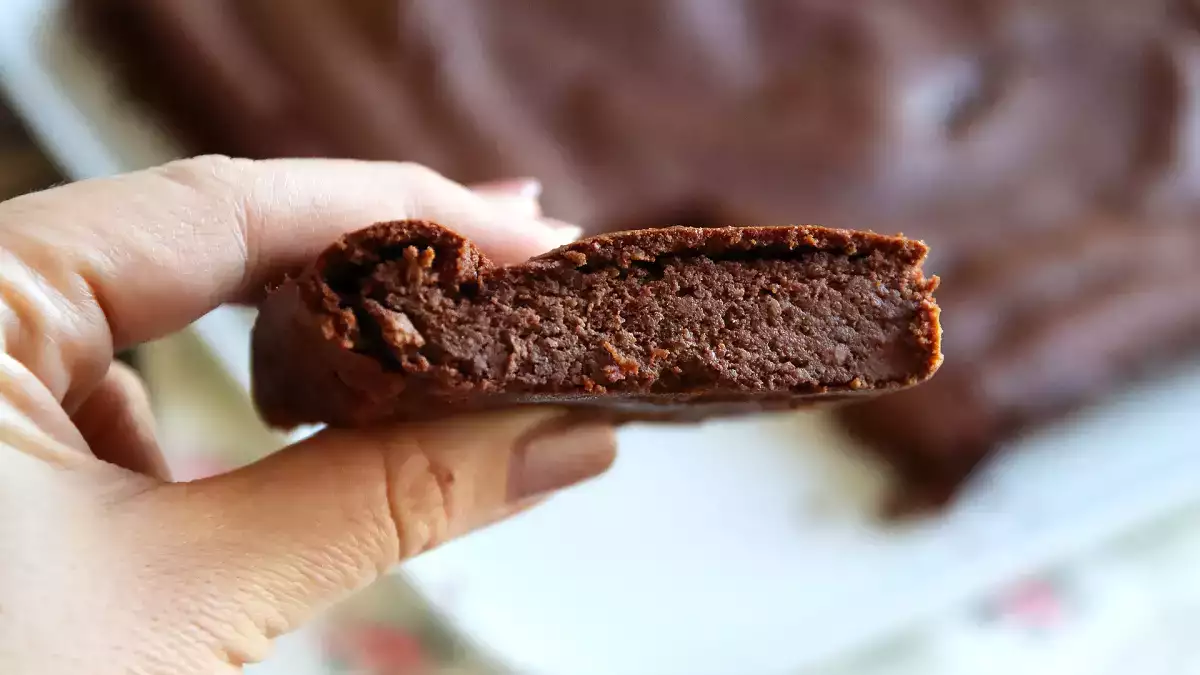Vous ne croirez pas qu’il est sans beurre : le gâteau au chocolat le plus fondant que vous goûterez cet automne