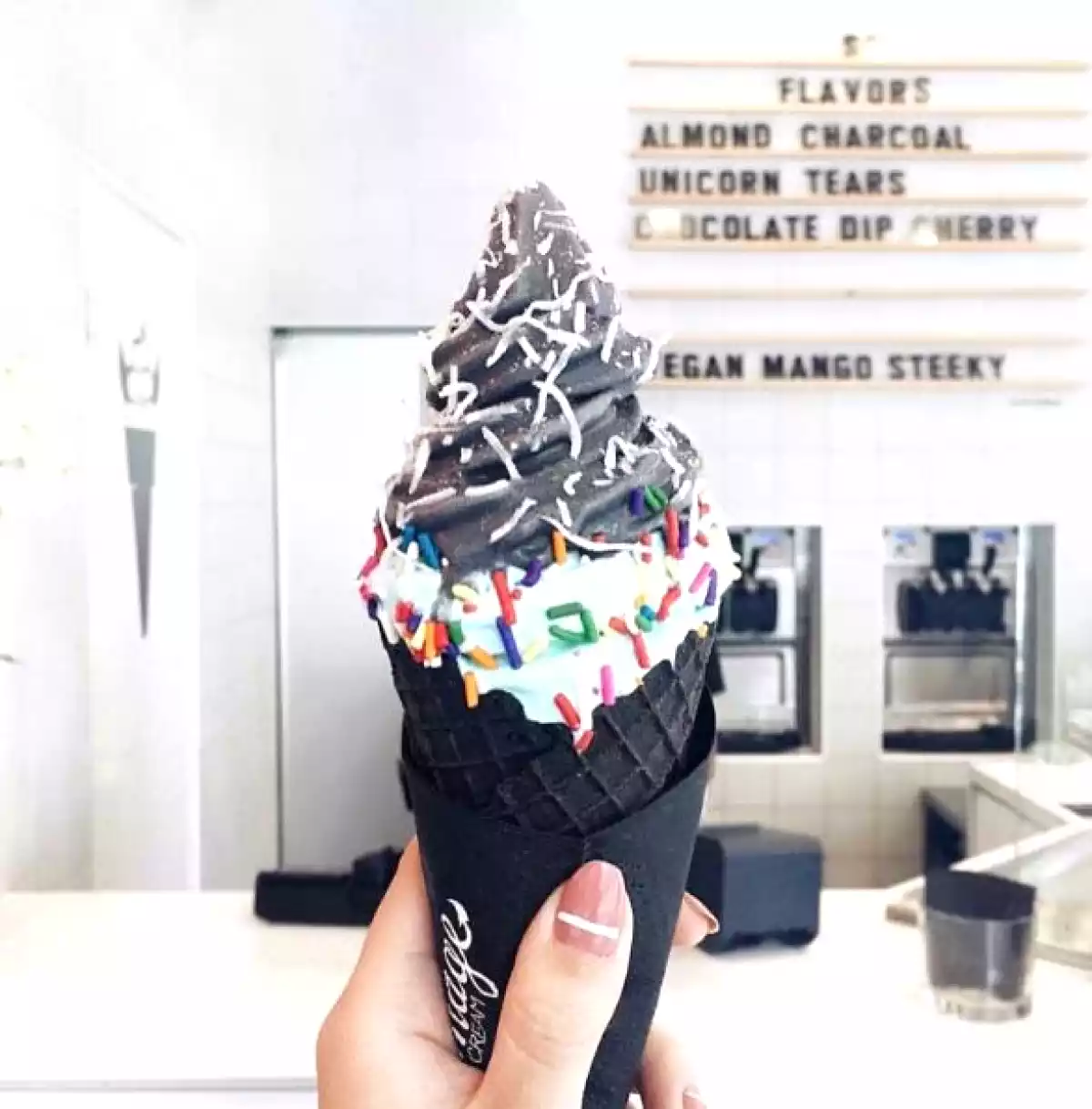 Découvrez la glace gothique, pour les âmes assez DARK.