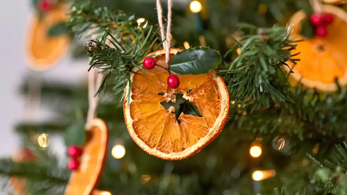 Comment faire des oranges séchées pour les décorations de Noël (et parfumer la maison)