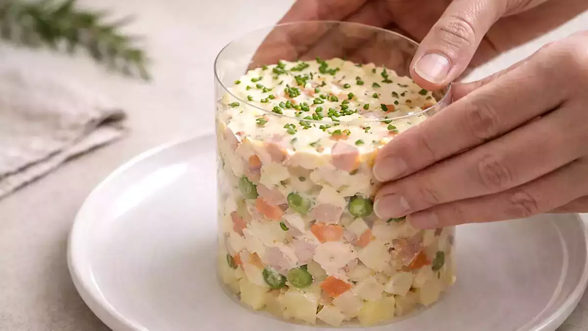 Pas d’emporte-pièce ? Ce que vous avez déjà dans votre tiroir peut faire le même effet (vos invités n’y verront que du feu)