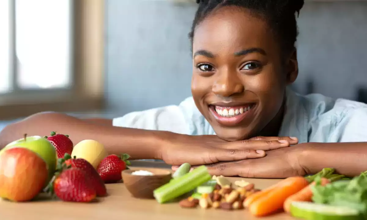 10 aliments pour des dents plus blanches : qu’est-ce qui marche vraiment (et qu’est-ce qui relève du mythe) ?