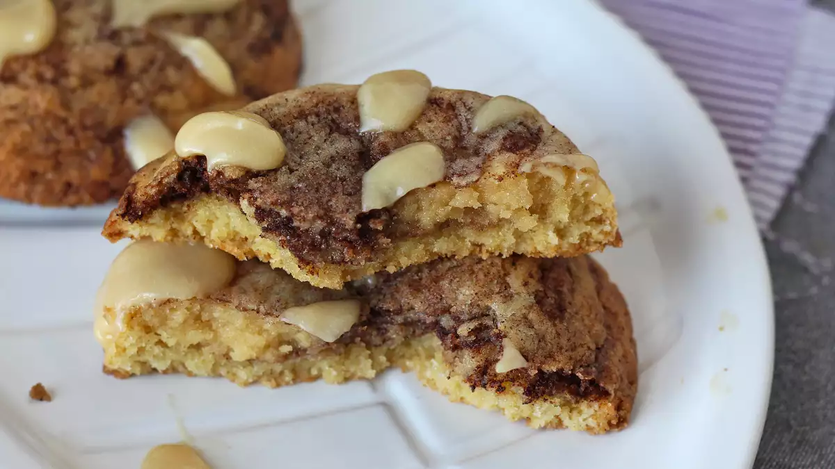 Le parfum des cinnamon rolls dans une fournée de cookies ? Ce combo est trop bon pour être ignoré