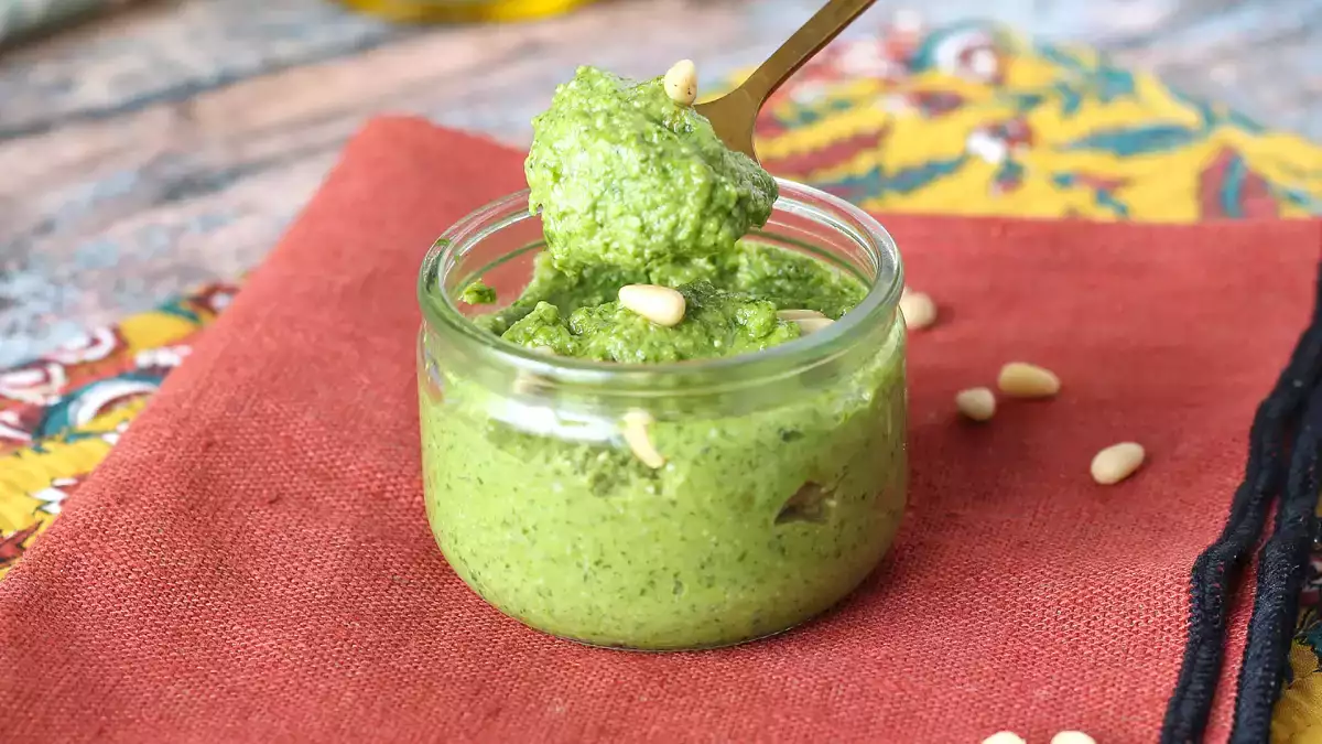Pesto de roquette prêt en 5 minutes : une bonne idée pour changer du classique au basilic