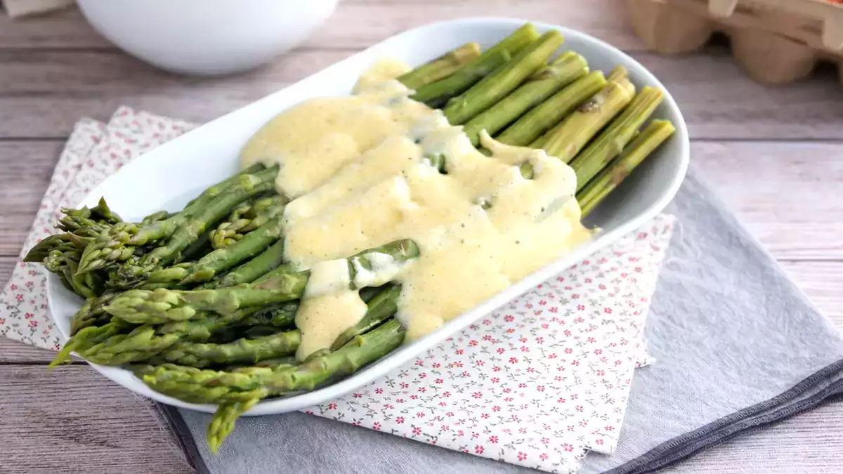 Quelles sauces choisir pour sublimer les asperges vertes ? 3 recettes qui changent tout