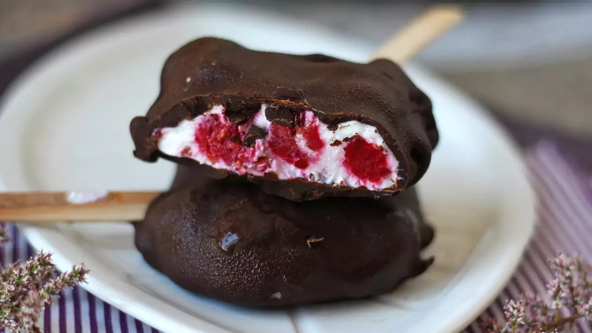 Fruits rouges surgelés : comment les transformer en 10 desserts et recettes gourmands toute l’année