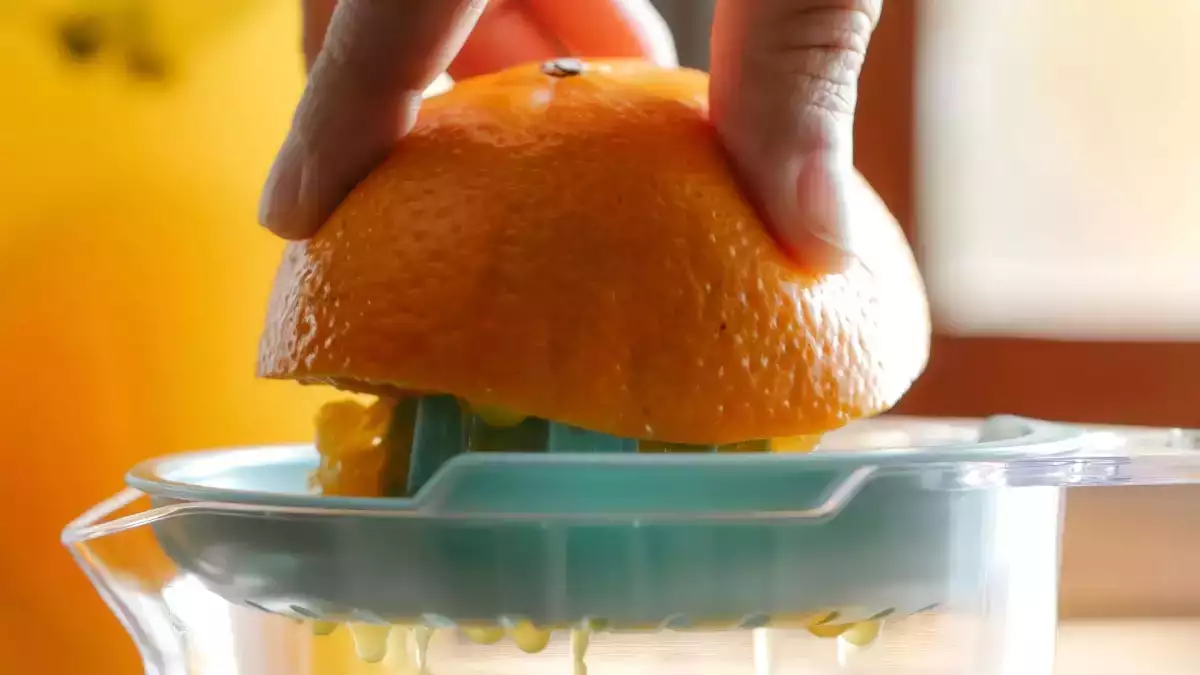 Le jus d’orange fait-il vraiment grossir ? Ce qu’il faut savoir avant de le bannir du petit-déjeuner