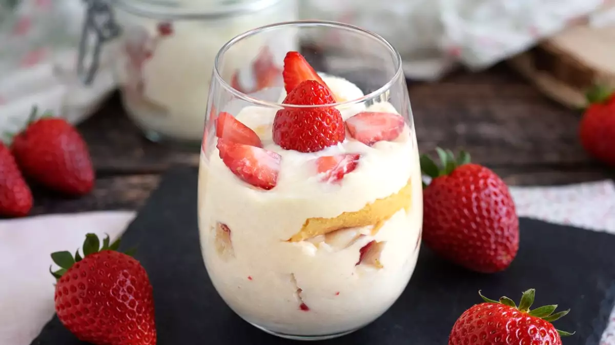 Tiramisu aux fraises : la version printanière qui fait fondre tout le monde