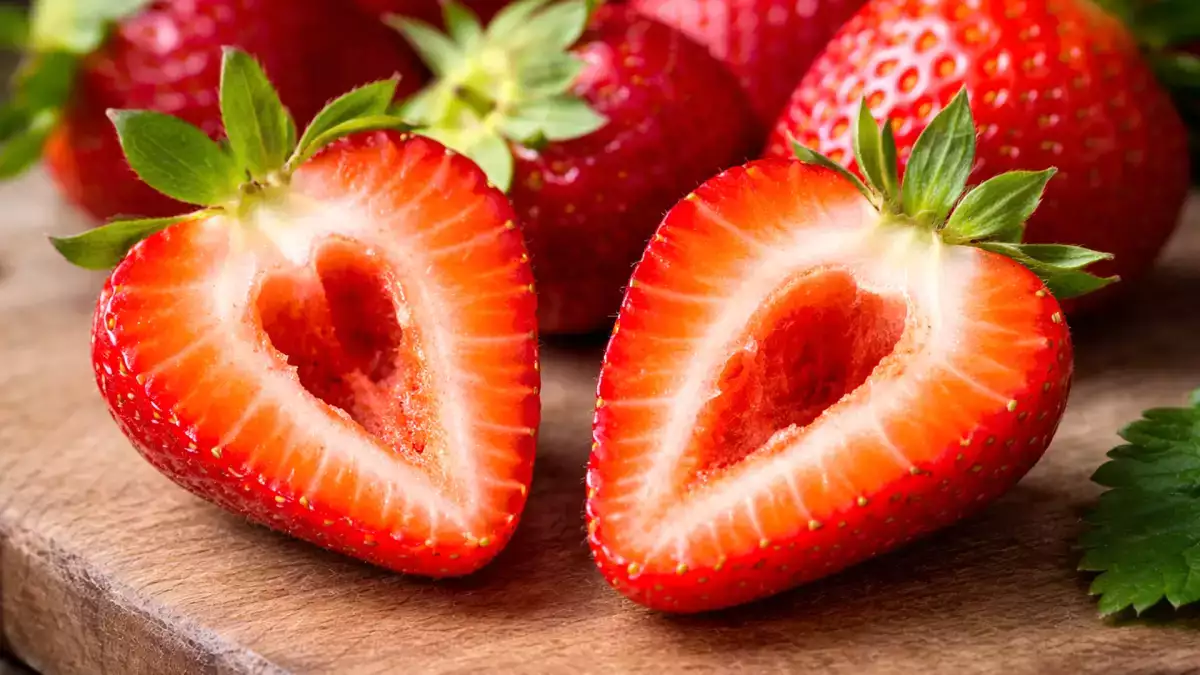 Pourquoi certaines fraises ont des trous à l’intérieur et ce que cela signifie vraiment