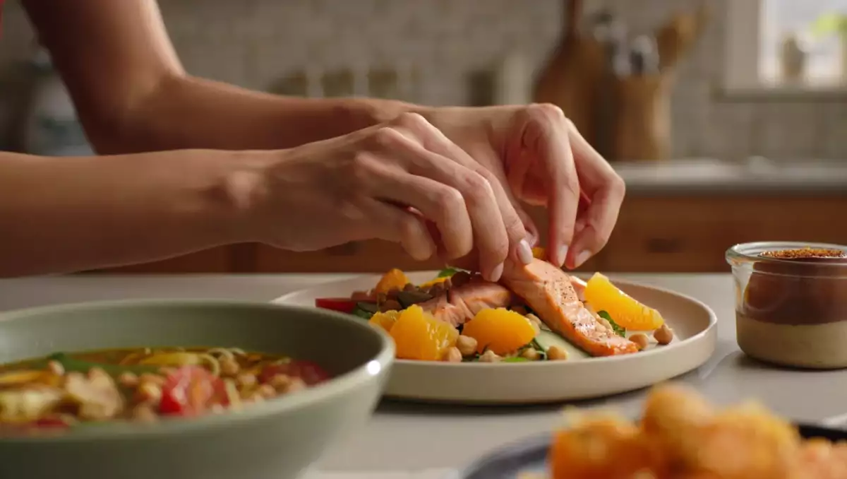 Menu du jour, 29 mai : une salade fraîche, un ramen réconfortant et un flan chocolat gourmand