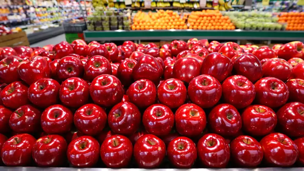 Pourquoi les pommes sont-elles aussi brillantes en supermarché ? Ce que vous devriez savoir
