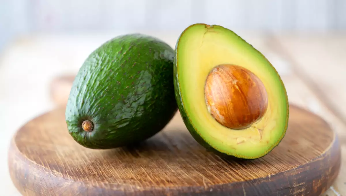 Économisez sur votre panier : cet aliment moins cher remplace l’avocat sans sacrifier les nutriments