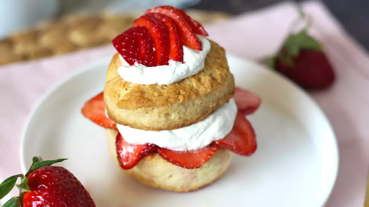 Découvrez le Strawberry Shortcake : le dessert printanier qui enchante toute l'Amérique
