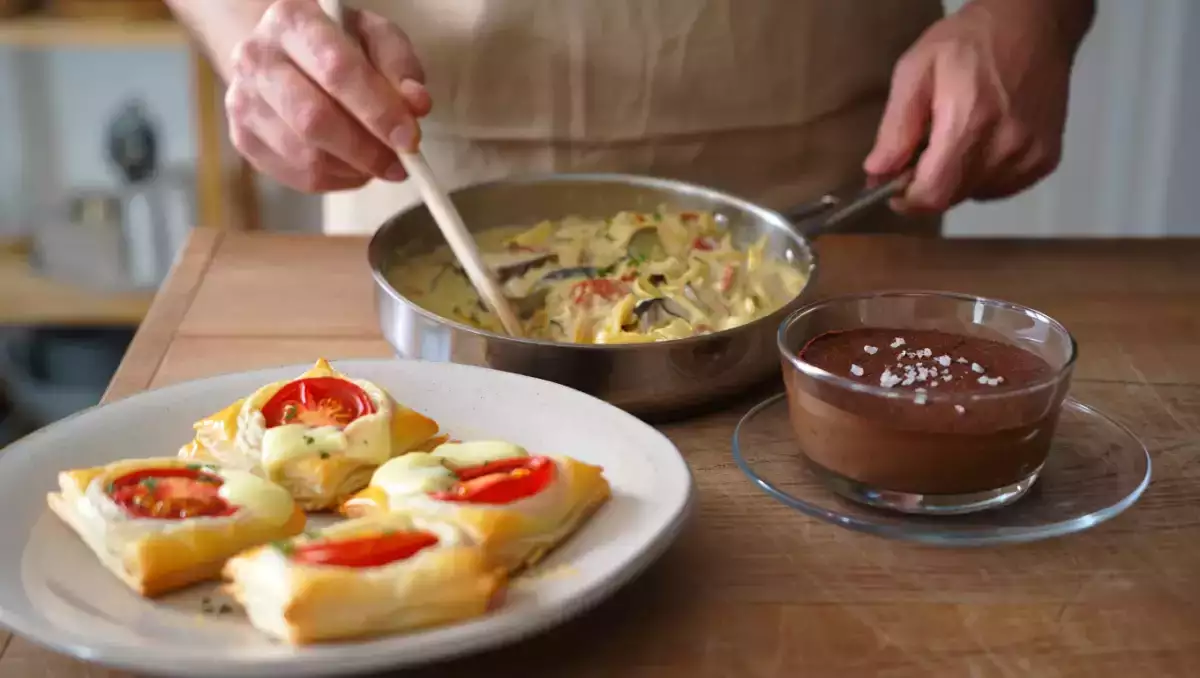Menu du jour, 1 juin : des roulés feuilletés au fromage, des pâtes savoureuses et une mousse au chocolat irrésistible