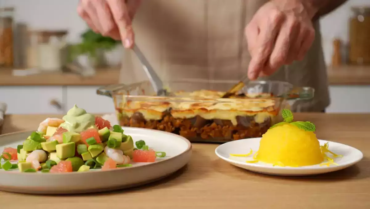 Menu du jour, 22 juin : une fraîcheur estivale avec tartare, moussaka et sorbet citron
