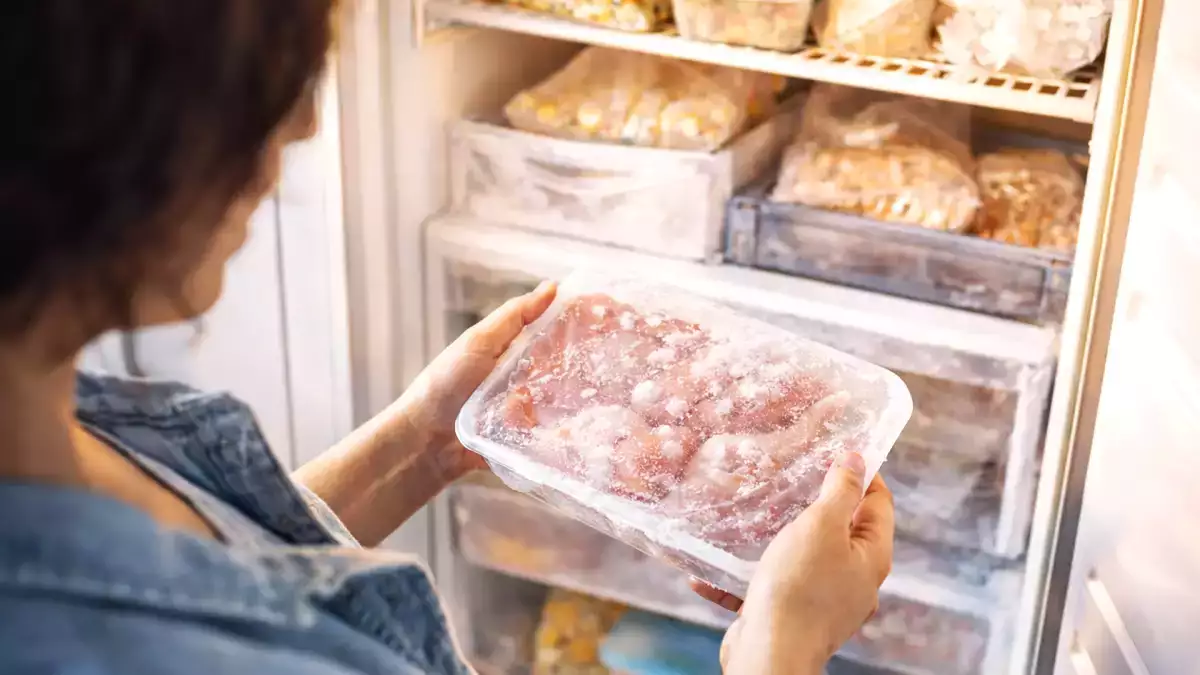 Sauver un repas quand on a oublié de décongeler : l'astuce express qui marche en quelques minutes
