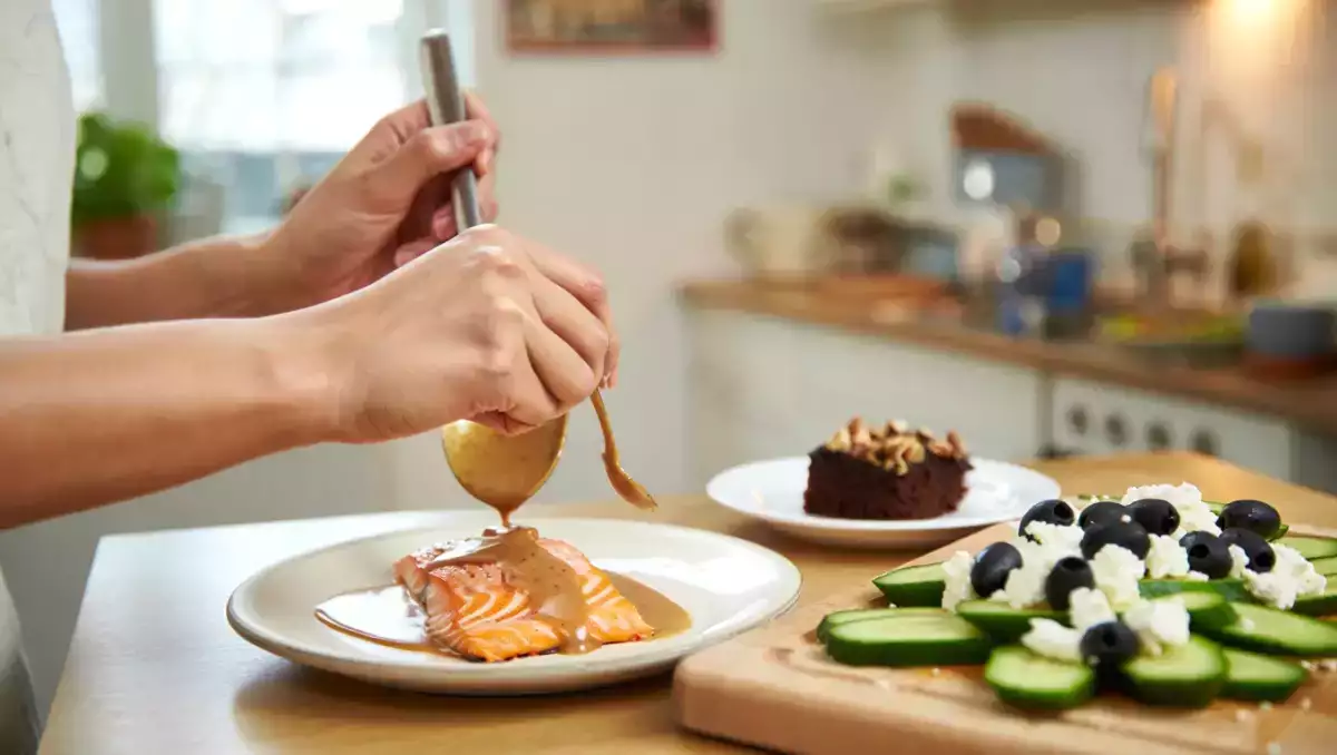 Menu sans gluten, 23 mai : entrée fraîche, un plat principal de saumon gratiné et un dessert léger au chocolat