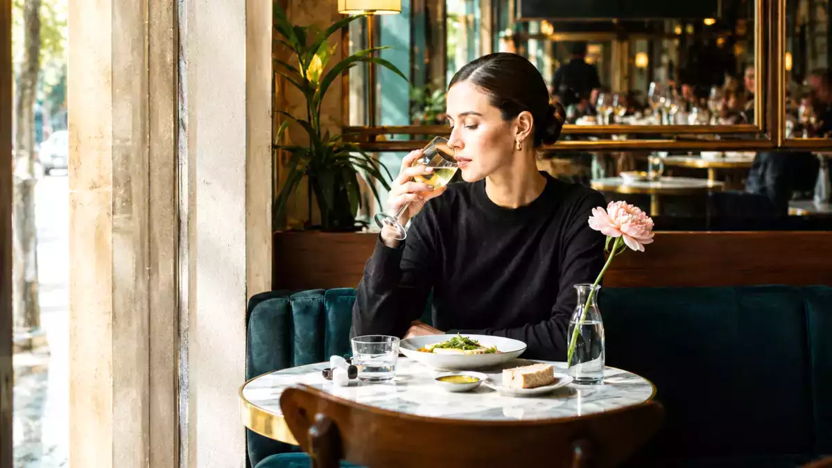 Manger seul au restaurant ? Cette habitude que de plus en plus de gourmands adoptent (et adorent)