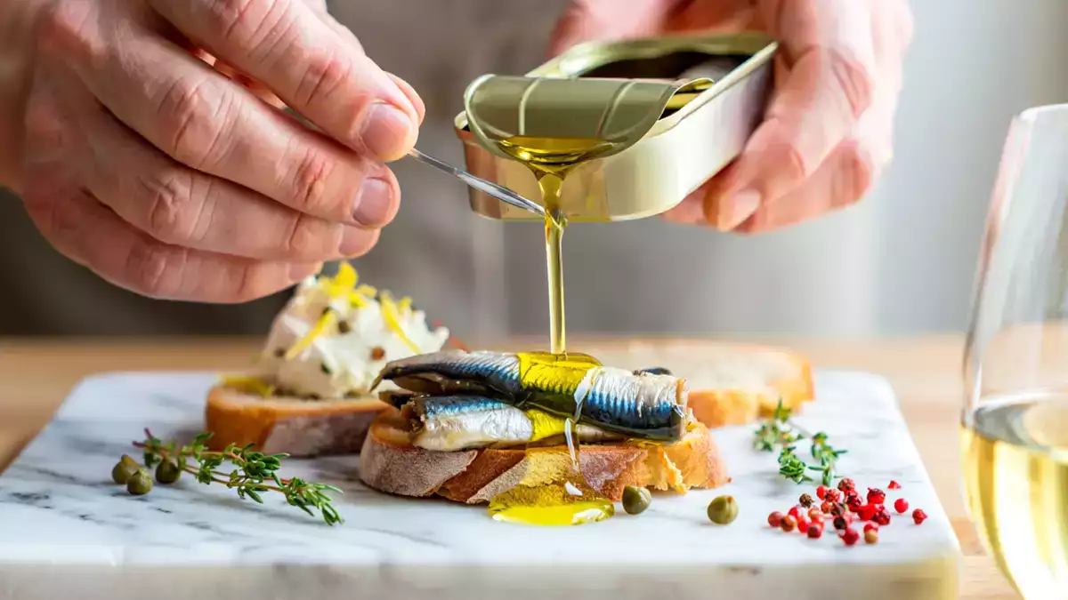Vous jetez l'huile des sardines en boîte ? Voici pourquoi vous devriez peut-être y réfléchir à deux fois